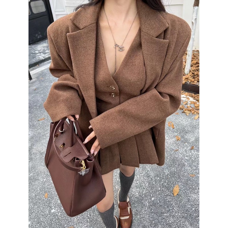 Winter Clothing Essentials - طقم نسائي فاخر من ثلاث قطع