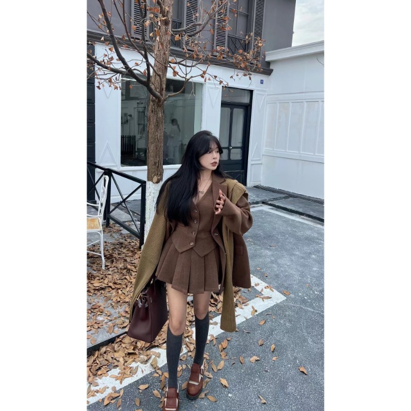 طقم نسائي فاخر من ثلاث قطع من  - مراجعة Winter Clothing Essentials وسعره